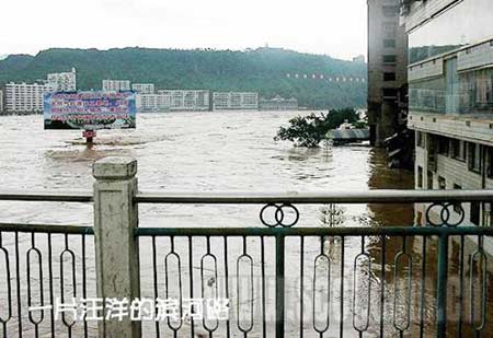 四川達州市遭特大洪災市區成孤島9人死亡(圖)