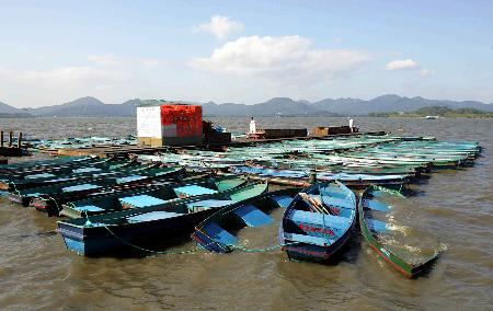 組圖：颱風卡努來勢兇猛杭州西湖波濤大作