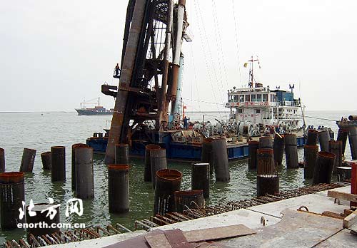 天津港神华煤炭码头工程提前完成打桩任务