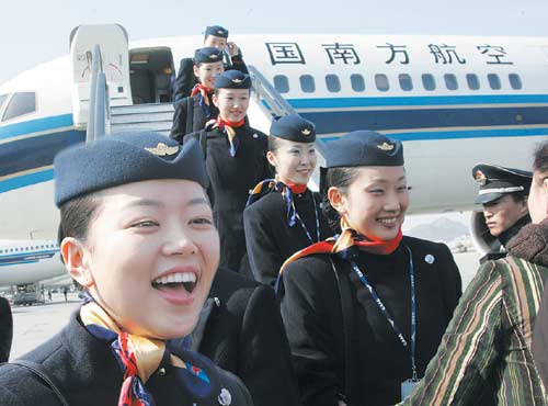 大連首批韓籍美女空姐上崗 全部是大學學歷(圖)
