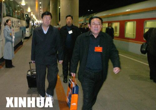 3月2日，出席十屆全國人大四次會議的河南代表團抵達北京，這是第一批抵京的人大代表。 