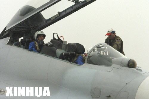 3月19日，蘇-30戰鬥機準備起飛。 當日，俄羅斯空軍張家界天門山特技飛行表演謝幕。活動期間，俄羅斯空軍特技飛行表演隊表演了包括編隊特技飛行、單機特技飛行和空中加受油等項目，吸引了衆多中外觀衆。 