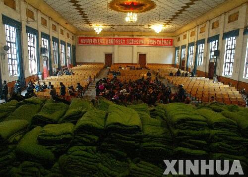3月26日，政府爲疏散羣衆在集中安置點準備的大量棉被。