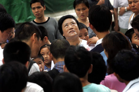 香港記者深圳採訪美容膠事件遭圍毆(組圖)