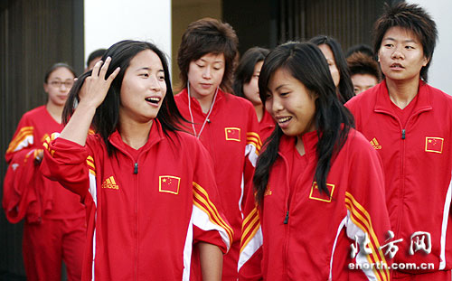 中國女足觀摩中超聯賽