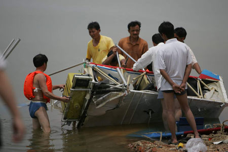 湖南水上飛機墜湖原空軍一級駕駛員死亡(圖)