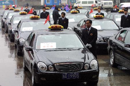 杭州奔馳出租車在投入運營16月後獲准退市