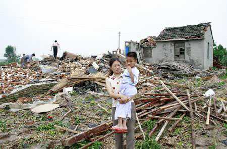 江蘇大豐遭暴雨龍捲風襲擊3死27傷(組圖)