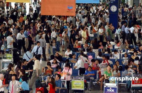 颱風派比安造成逾十萬旅客滯留香港機場
