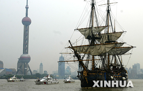 8月29日，瑞典“哥德堡”號仿古船緩緩駛抵上海國際客運中心碼頭。新華社記者陳飛攝