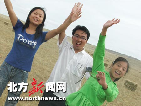 洪戰輝與女友在內蒙古大草原訂婚(組圖)