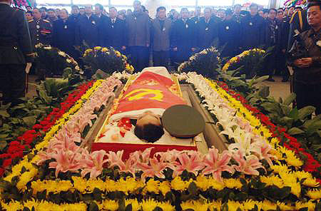 新疆反恐犧牲民警追悼會在烏魯木齊舉行(組圖)