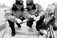 北京刑警首次佩戴CID警帽標明身份(圖)