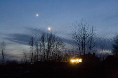 組圖：吉林市天空上演金星合月奇景