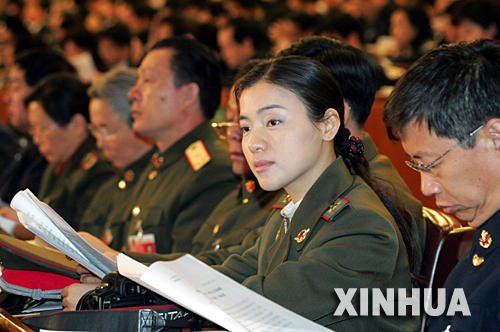  3��8�գ�ʮ��ȫ���˴���λ���ڶ���ȫ������ڱ����������þ��С�����һ��Ů�������������ᡣ �����ǡ����ˡ� �����Ͷ���Ů�ڣ���ϯ�����Ů����ŮίԱ�Ͳɷ�����ľ�����Ů���ߣ��Լ�Ϊ��������Ů������Ա�ڸ��Եĸ�λ�Ͼ�ְ�����ڹ�����չ�������ķ�� 