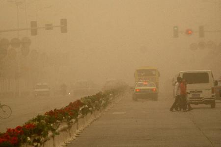 組圖：新疆哈密遭遇大風沙塵襲擊