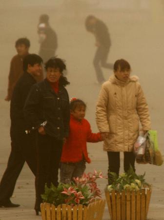 組圖：新疆哈密遭遇大風沙塵襲擊