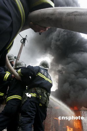 組圖：河南洛陽油漆倉庫着火發生連環爆炸