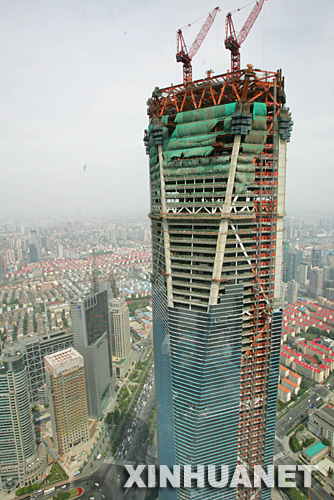 這是正在建設中的上海環球金融中心（5月15日攝）。 