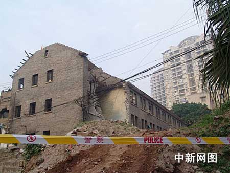重慶開發商半夜強拆居民樓致3人受傷(組圖)