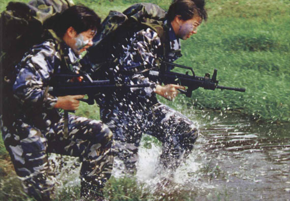 ͼ�ģ�Ů½ս��Ա����սѵ������������̶