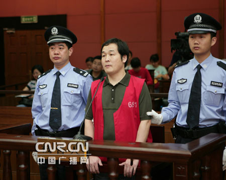 上海南京路黃金搶劫案被告人獲刑15年(圖)