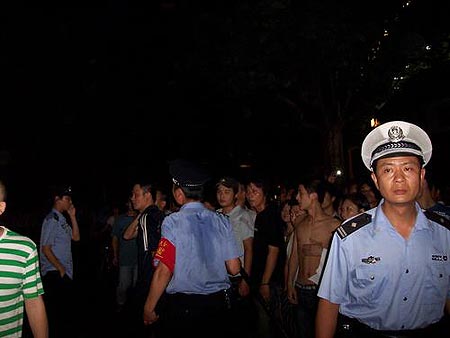 湖南衡陽電影院起火5層大廈被燒燬(組圖)