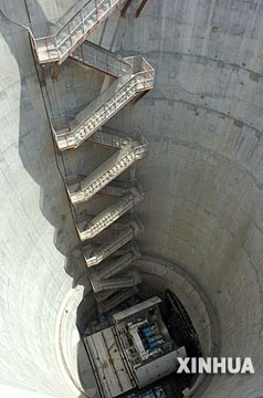 圖爲7月8日在河南溫縣黃河北岸拍攝的穿黃工程隧洞盾構機掘進現場。成海忠攝(新華社發)