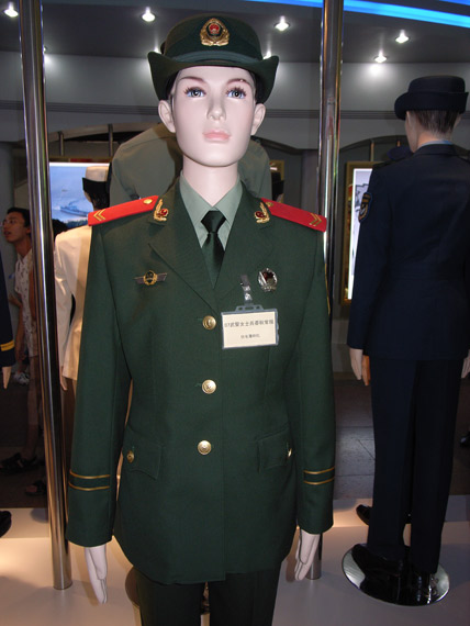 武警部队2007年八一将换着武警07式服装(组图