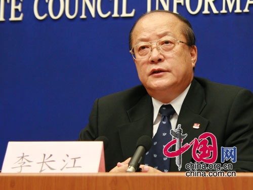 国家质监局局长李长江先生向大家介绍中国的产品质量和食品安全的有关问题