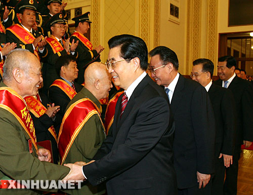 8��1�գ����͹����쵼�˺����Ρ��������¼ұ��������֡�����졢�������������޸ɵ��ڱ����������û��ȫ��Ӣ��ģ�������� 