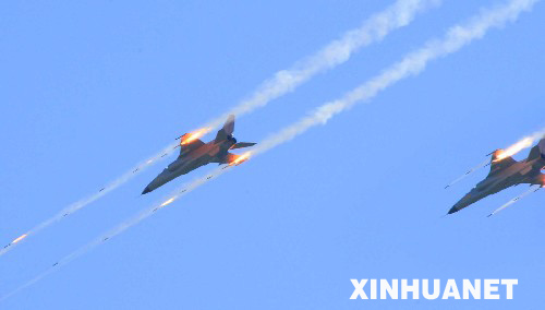 圖文：中方飛豹戰鬥轟炸機對地面實施攻擊
