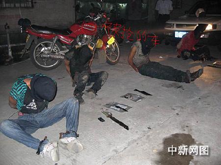 廣東佛山警察開槍擊傷持刀襲警嫌犯(圖)