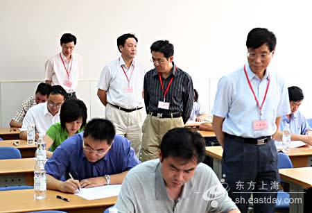 沪公开选拔领导干部笔试举行 358人步入考场