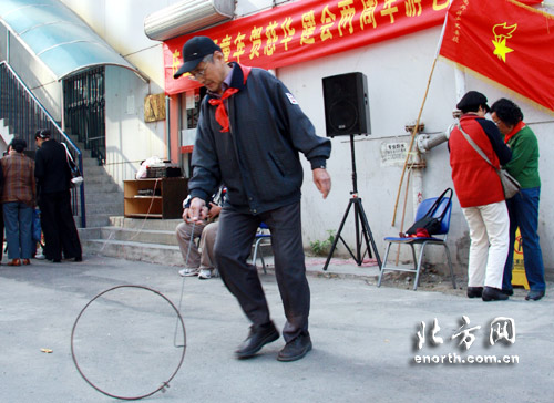 庆重阳忆童年 社区举办老年人趣味游艺活动-重
