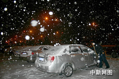 吉林長春遇入冬首場大雪高速路與機場受影響