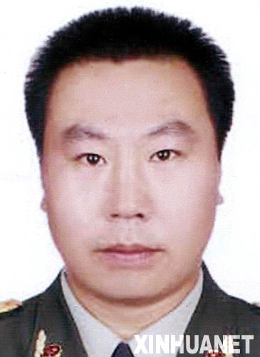 這是榮獲“中國十大傑出青年”稱號的武警吉林總隊遼源市支隊副參謀長李長鬆。 