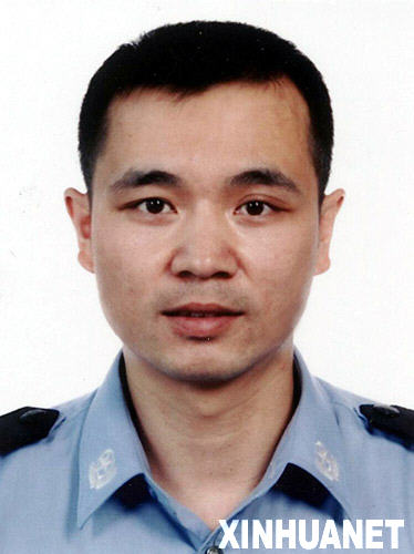 這是榮獲“中國十大傑出青年”稱號的吉林省公安廳反恐怖工作辦公室副主任吳強。