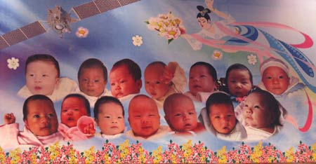 14名嬰兒被授予嫦娥寶寶稱號(組圖)