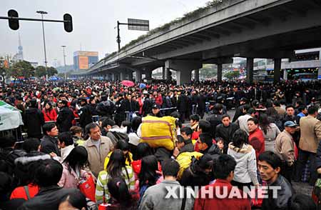 廣州火車站17萬人滯留鐵道部全國調車支援