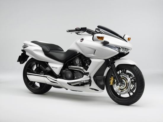 Honda推出HFT大型运动巡航款摩托车DN-01