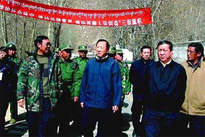 公安部副部長看望慰問西藏拉薩執勤武警官兵