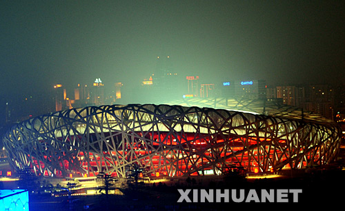 4月17日晚上拍摄的“鸟巢”。“好运北京”国际田联竞走挑战赛4月18日至19日将在国家体育场（“鸟巢”）举行，这将是国家体育场举办的首次正式比赛。 