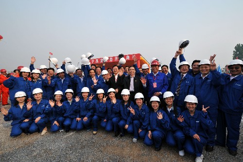 4��18�գ��μӾ���������·��������Ĺ���ʦ���Ⱥ�Ӱ���