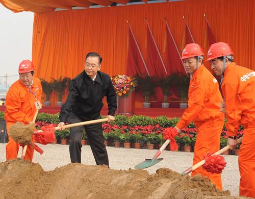 温家宝宣布京沪高速铁路全线开工 并为铁路奠