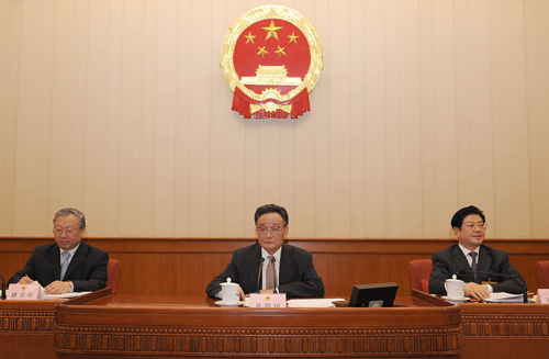 4月22日，十一屆全國人大常委會第二次會議在北京人民大會堂開幕。吳邦國委員長主持會議。