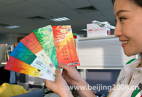4月23日上午10點，北京奧運會第三階段票務銷售情況新聞發佈會在北京奧運新聞中心新聞發佈廳召開。奧組委票務中心負責人朱炎對第三階段銷售情況進行了簡單介紹。