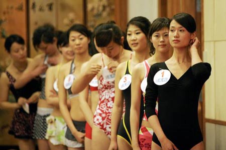 2008年4月24日，南京，北京奥运会开闭幕式礼仪引导员选拔现场。