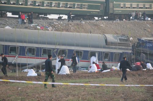 T195與5034次旅客列車今晨在山東淄博相撞