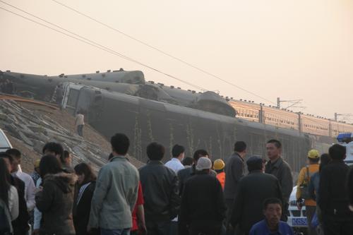 T195與5034次旅客列車今晨在山東淄博相撞